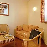 Escale Oceania Nantes Aeroport Hotel