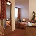 Hotel Escale Oceania Nantes Aeroport 3*