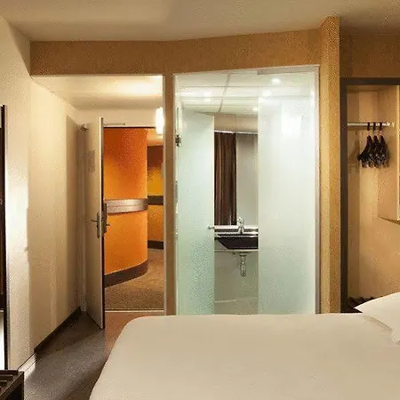 Escale Oceania Nantes Aéroport Hotel 3*