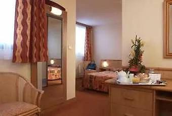 Otel Escale Oceania Nantes Aeroport 3*