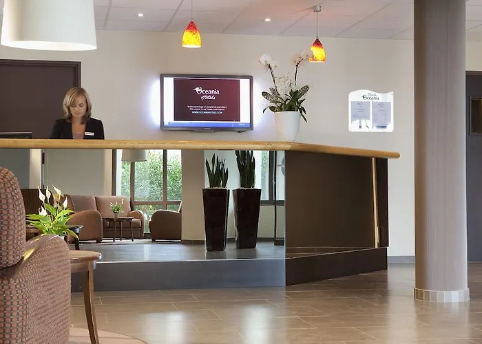 Escale Oceania Nantes Aeroport Hotel 3*