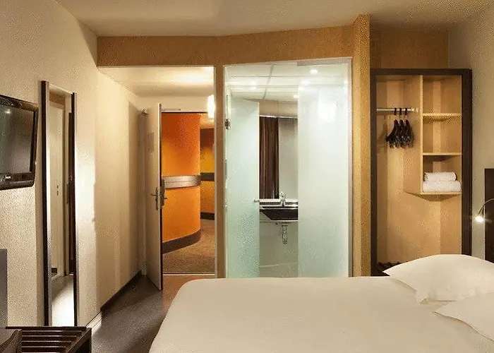 Escale Oceania Nantes Aeroport Hotel 3*